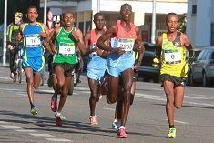El keniano Salomon gana con autoridad el maratón de Sevilla