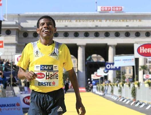 Gebrselassie domina la media maratón de Viena